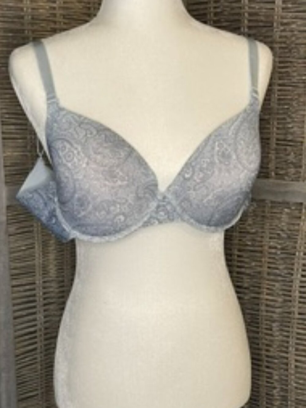 Great Excellent condition light blue Paisley Print Bra by YMI in size 42D. (31)